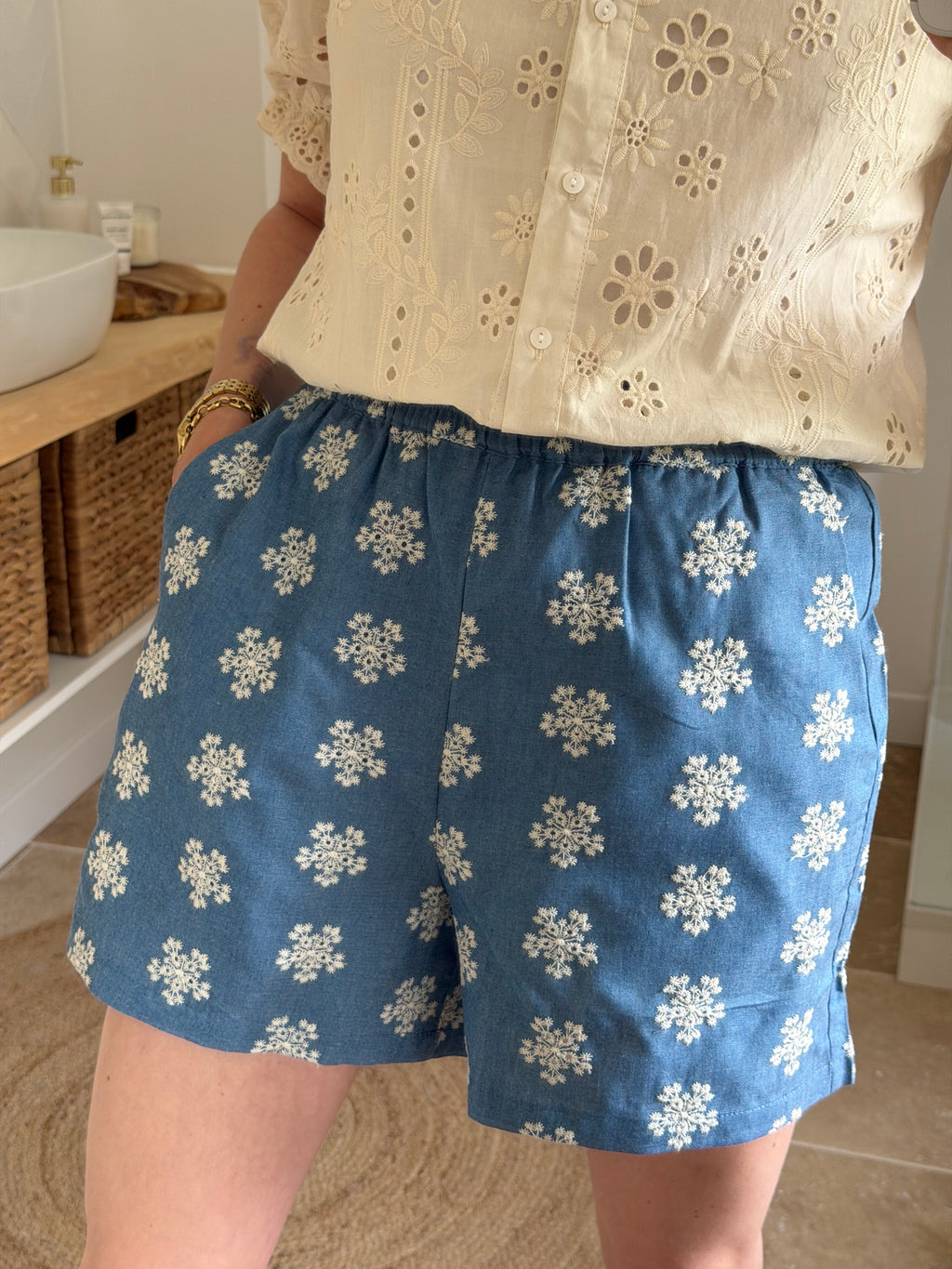 Short en denim brodé – Style estival bohème