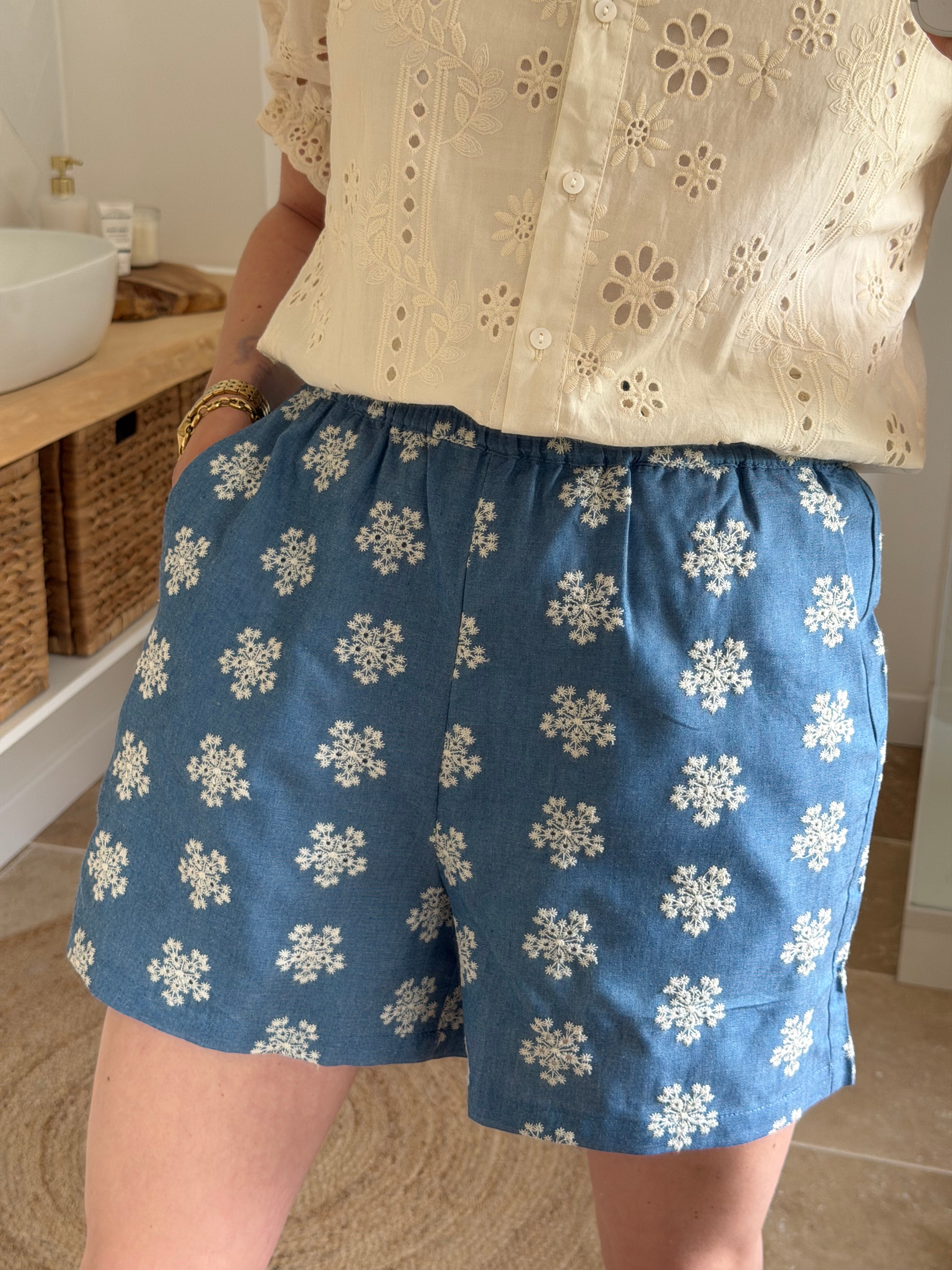 Short en denim brodé – Style estival bohème