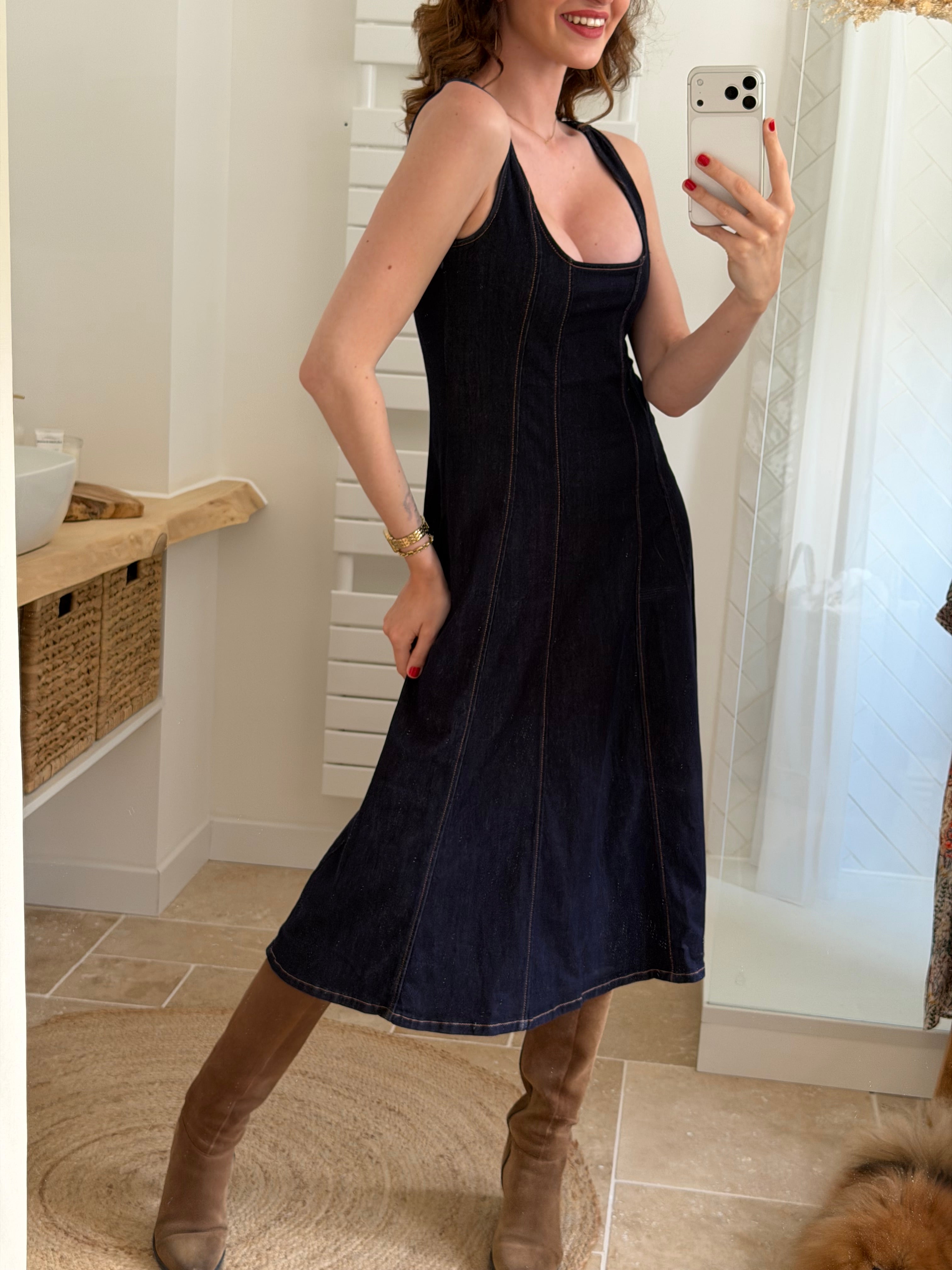 Robe en denim unie sans manches – Coupe structurée