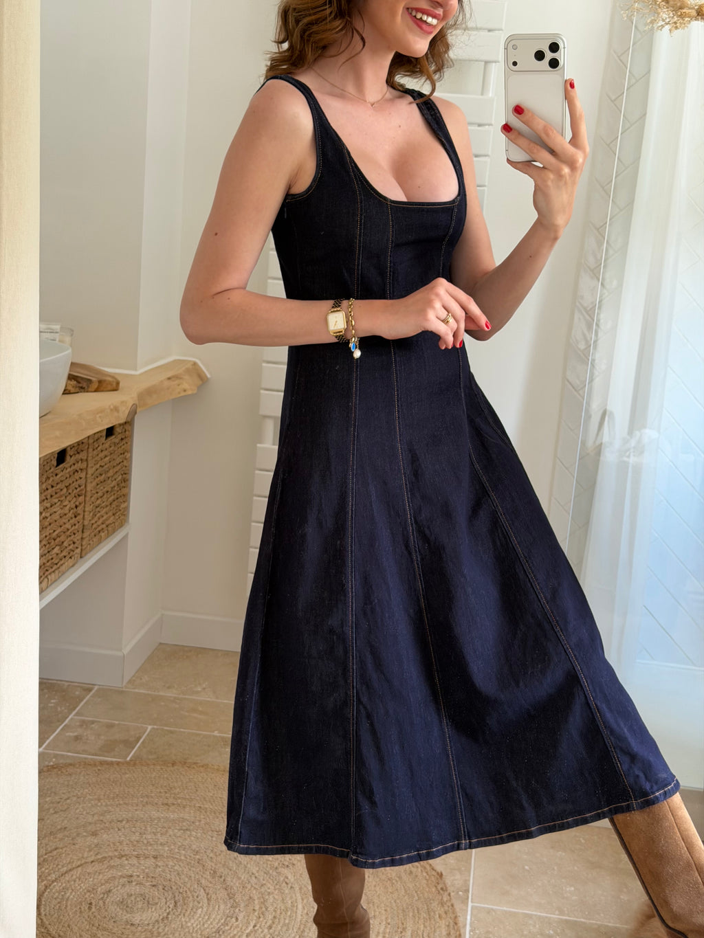 Robe en denim unie sans manches – Coupe structurée
