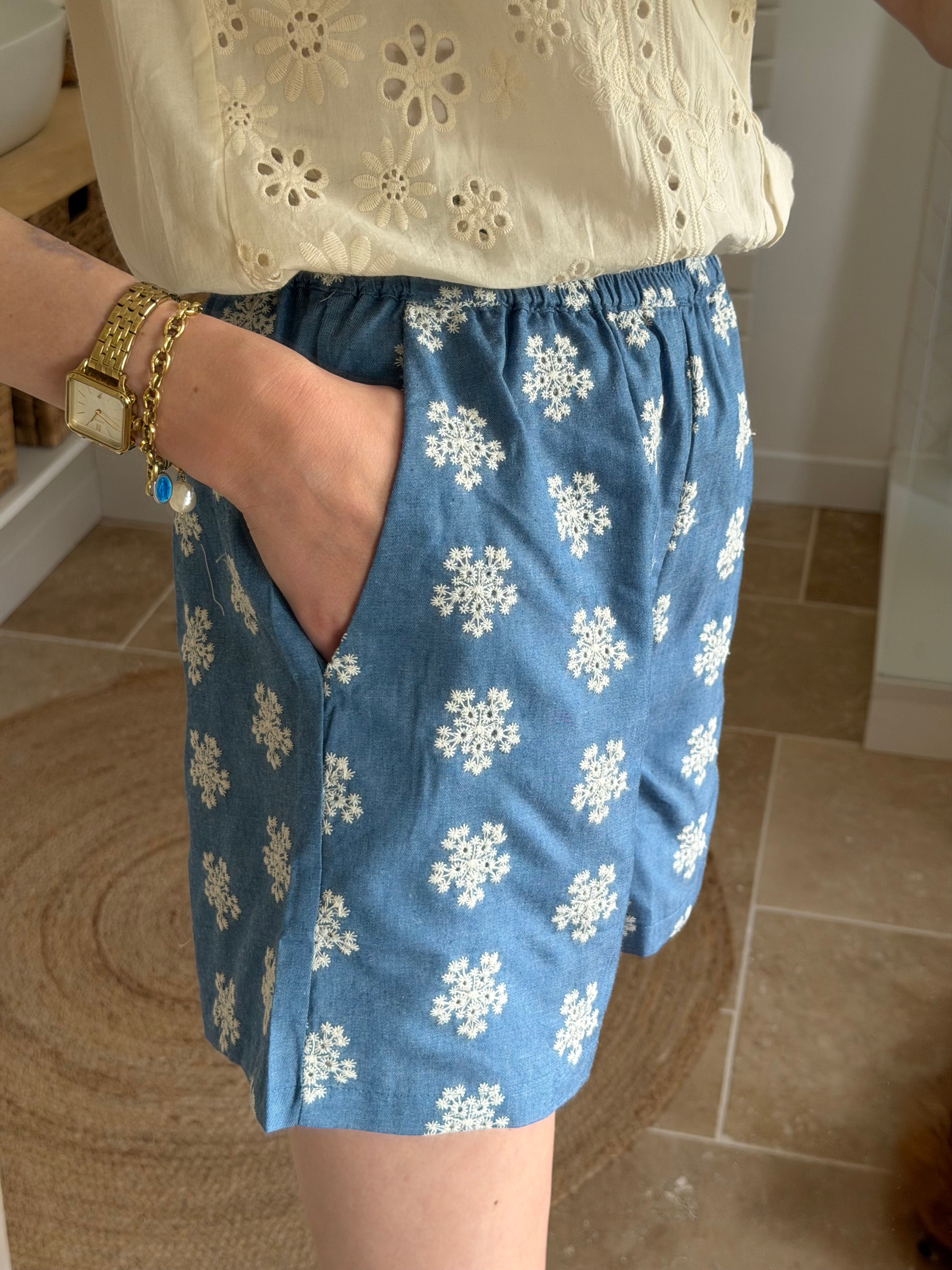 Short en denim brodé – Style estival bohème