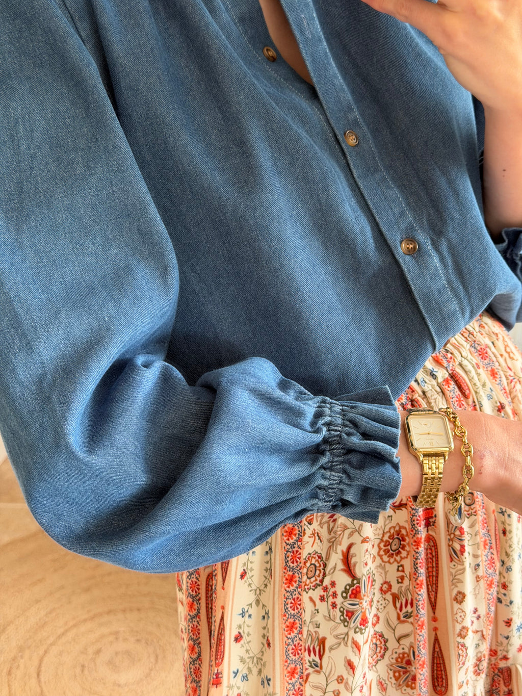 Chemise en denim avec col volant