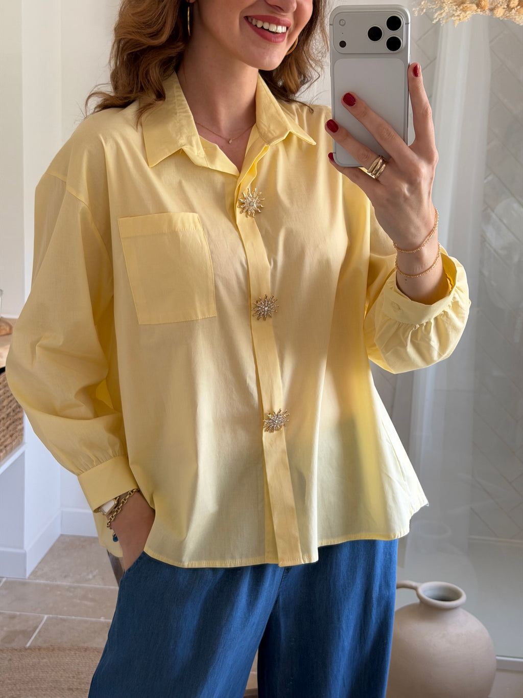 Chemise en coton détail plissé dans le dos.
