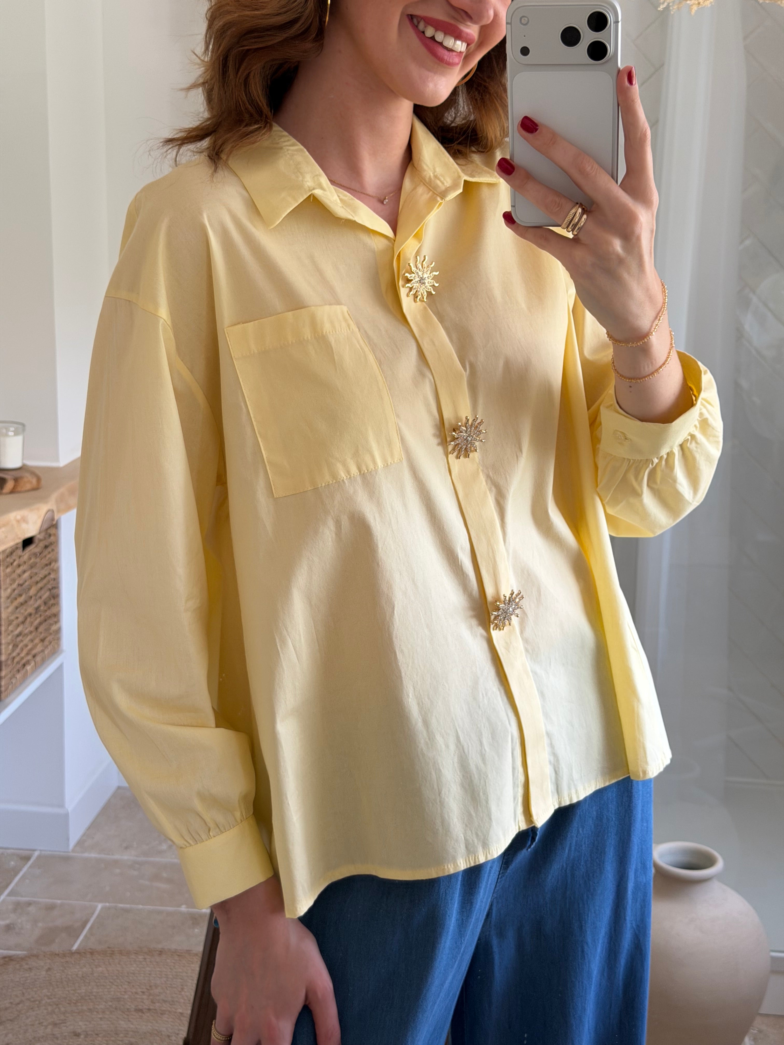 Chemise en coton détail plissé dans le dos.