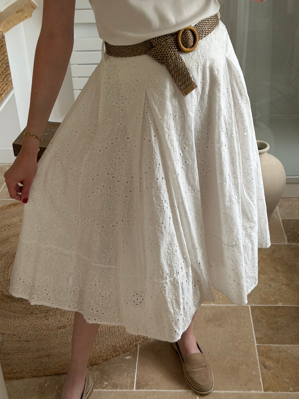 Jupe midi en broderie anglaise taille