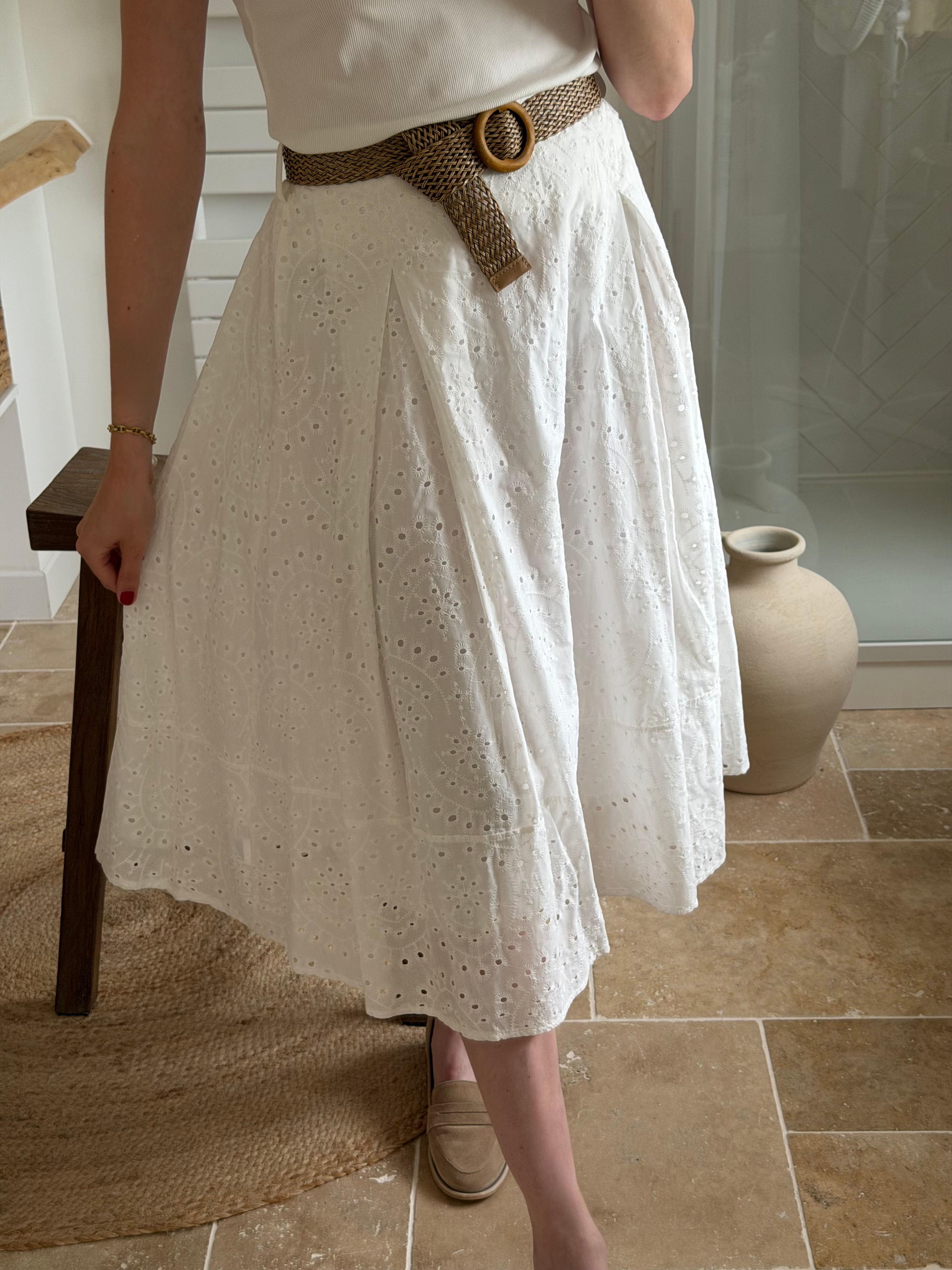 Jupe midi en broderie anglaise taille