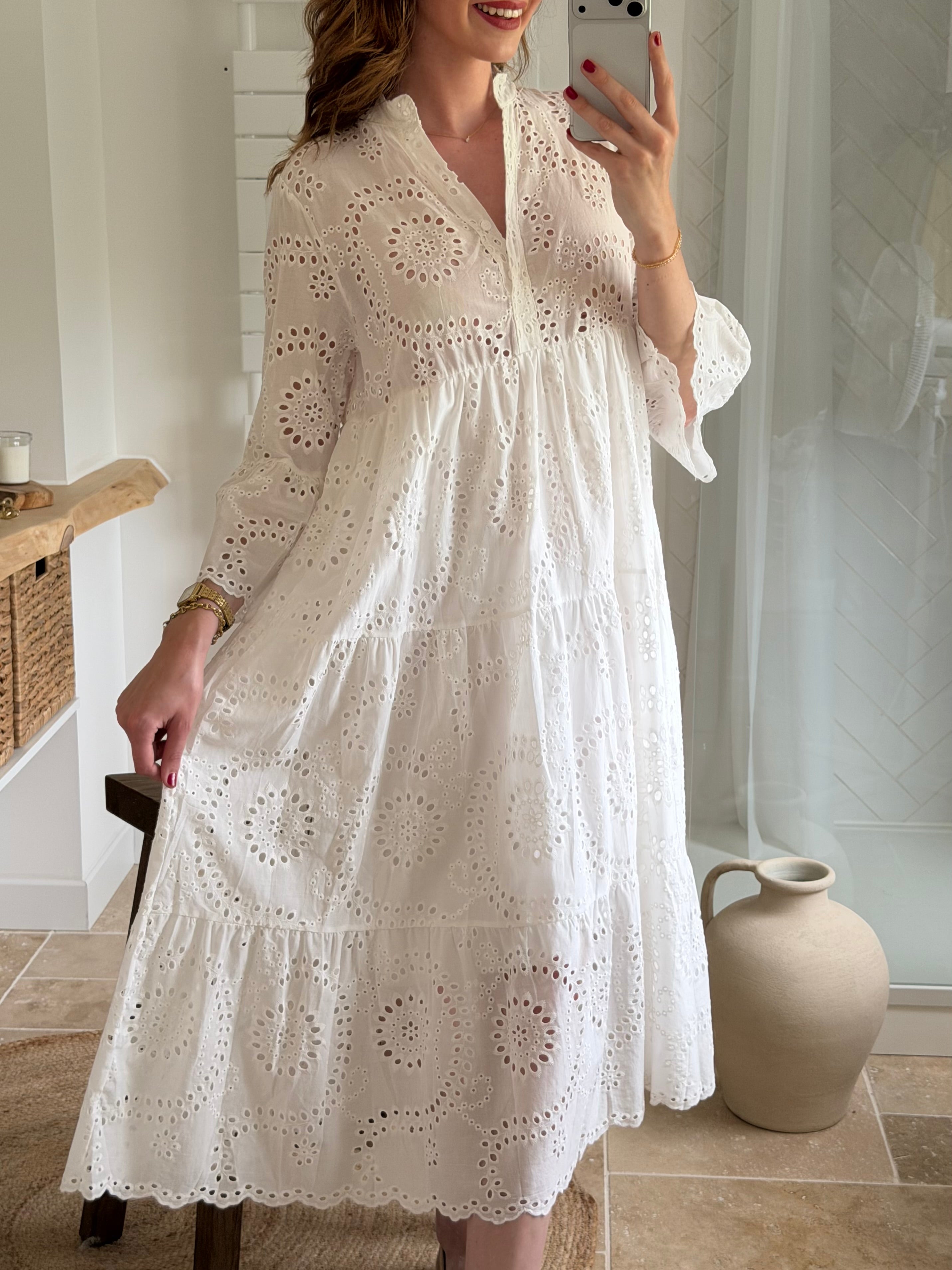 Robe longue en broderie anglaise